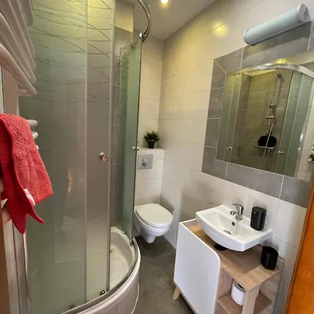 Przystanek - Ul Wilcza 3a Apartman