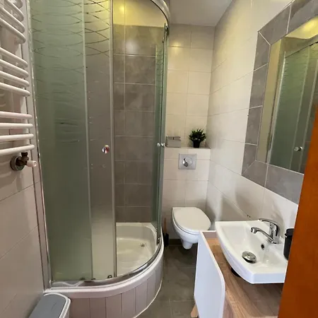 아파트 Przystanek - Ul Wilcza 3a *